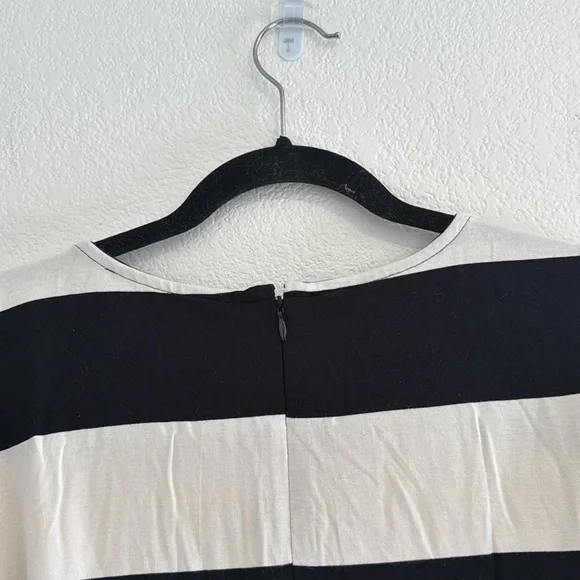 Loft - Tee Shirt Fit and Flare Dress - Black and White - 6P - Picture 3 of 6